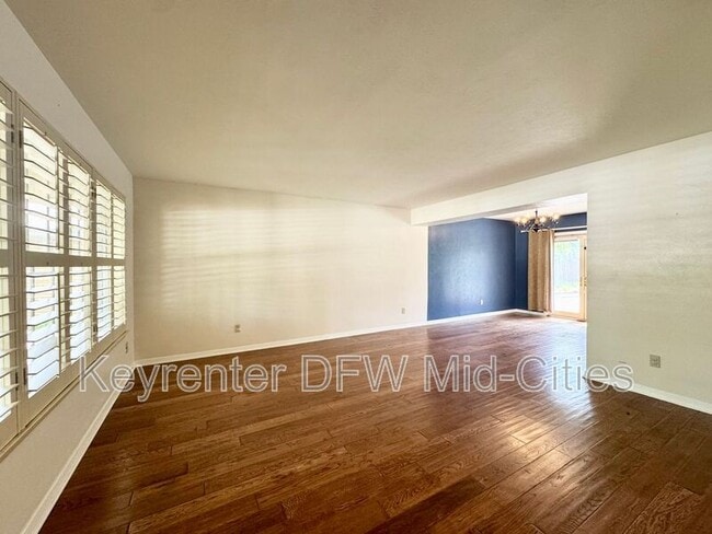 Building Photo - 2505 Crestview Cir