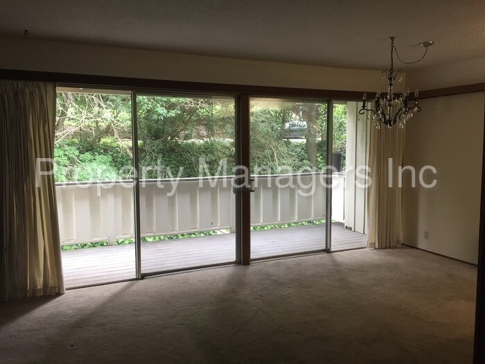 Foto principal - 67 Brookwood Rd