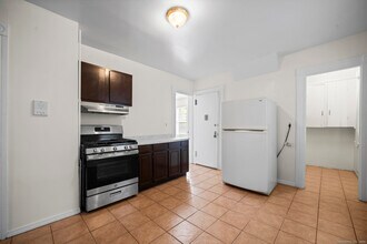 Building Photo - 217 Woodlawn Terrace