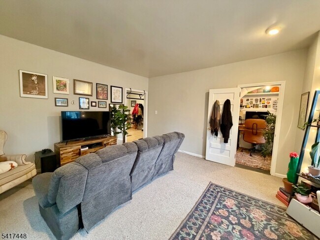 Foto del edificio - 33 Claremont Ave