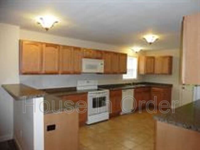 Building Photo - 15 Howards Row Pl