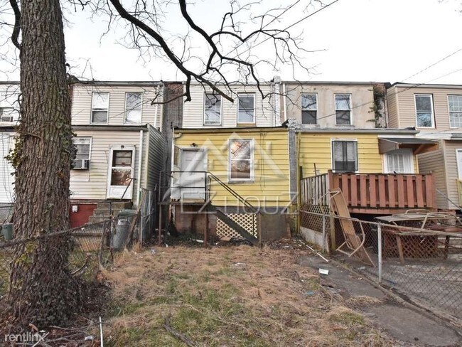Building Photo - 3 br, 1 bath Apartment - 5313 Hamlin Ave