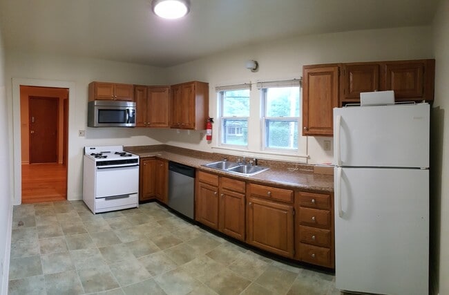 Building Photo - 17th and Grant - August 2026