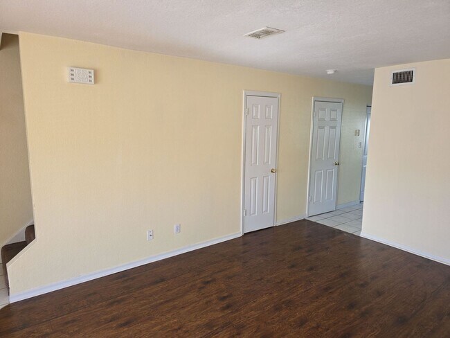 Foto del edificio - Charming 2 bedroom, 1.5 bathroom, 2 story ...
