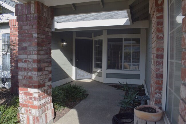 Foto del edificio - 8074 Elnora Ct