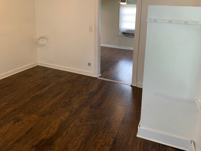 Building Photo - 922 Morton Ln