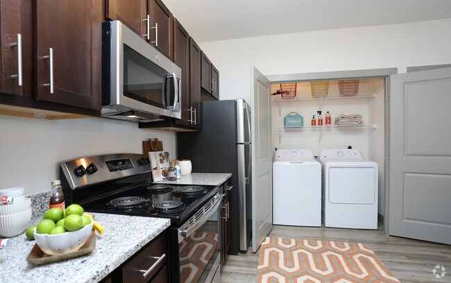 2HAB - Cocina - The Curve at Crescent Pointe