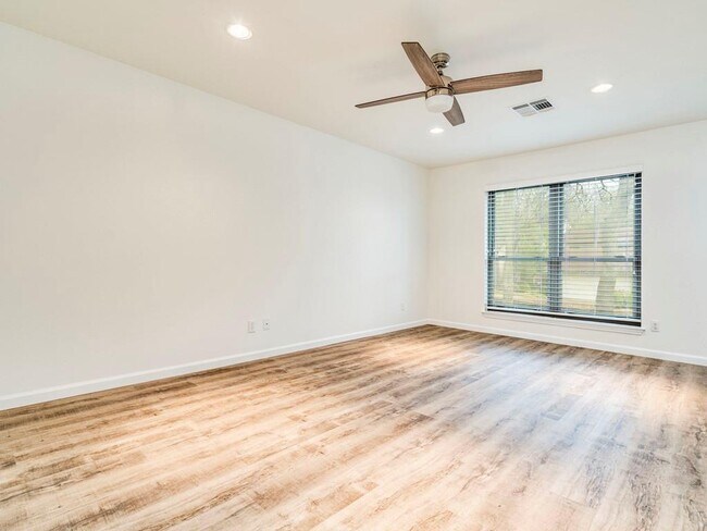Foto del edificio - 8305 Summer Side Dr