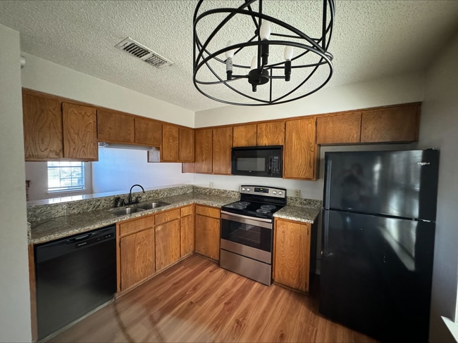 Building Photo - 1227 Dallas Dr