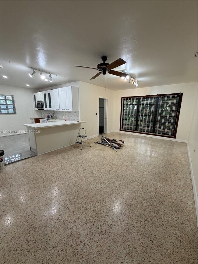 Foto del edificio - 631 NE 60th St