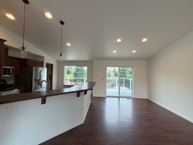 Building Photo - Now renting 4 bedroom House