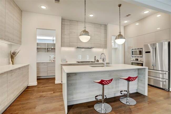 Building Photo - 1715 Maravilla Dr