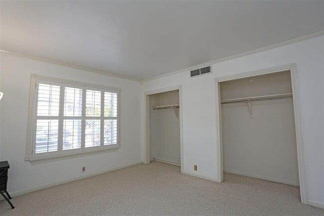 Building Photo - 2601 Bellefontaine