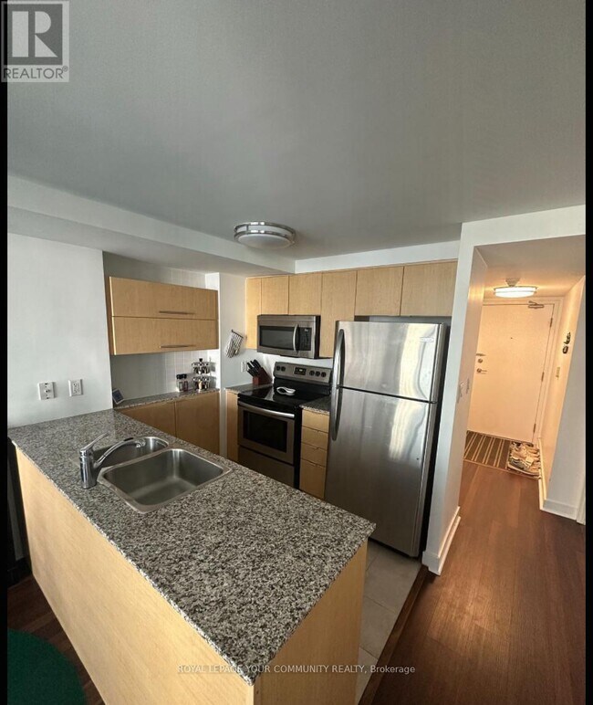Building Photo - 11-2611 Brunel Ct