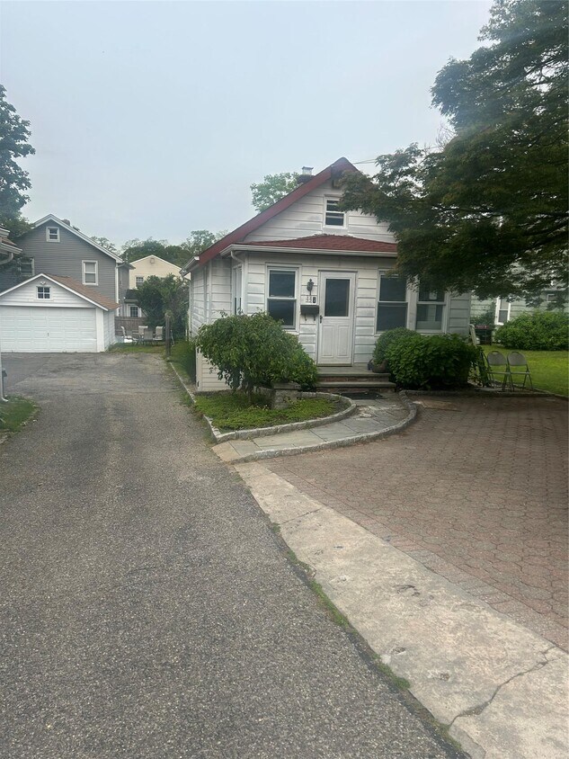 Building Photo - 44 Perry Ave