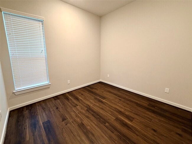 Building Photo - 5815 Fairdale Ln