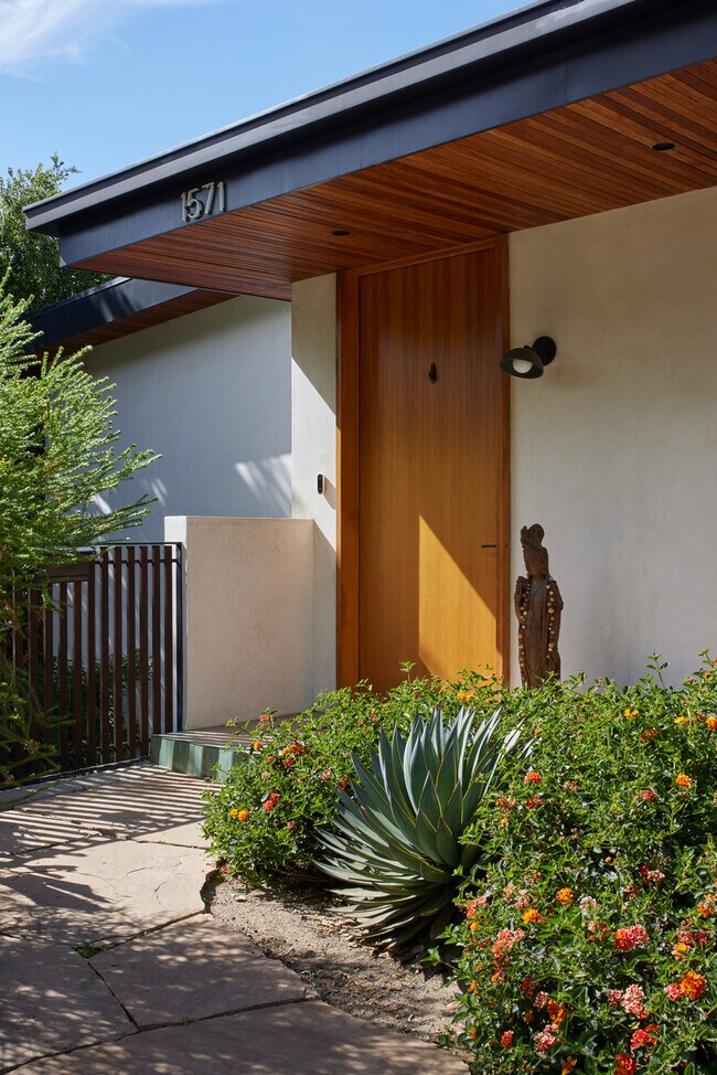 Foto del edificio - 1571 Wildwood Dr