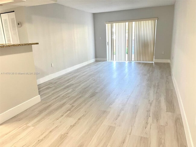 Foto del edificio - 4800 NW 79th Ave