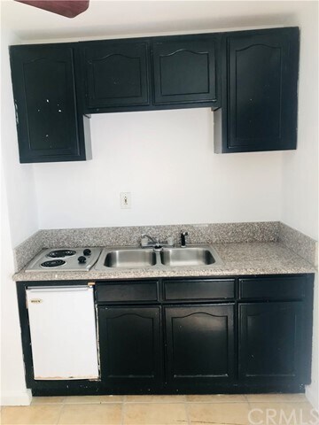 Foto principal - 2114 W Florence Ave
