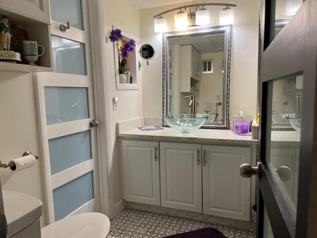 Building Photo - 1950 N Andrews Ave