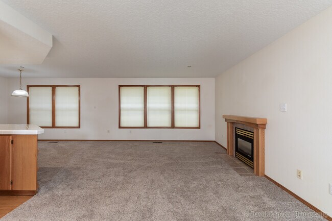 Building Photo - 345 N Vernonia Rd