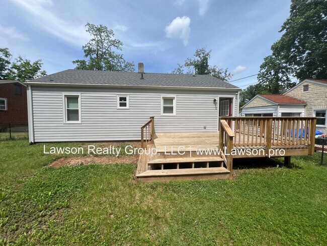 Building Photo - One Level Three Bedroom One Bath Ranch