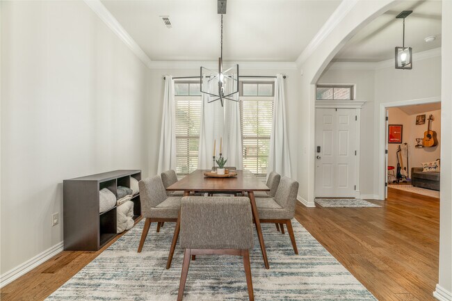 Building Photo - 212 Cowans St