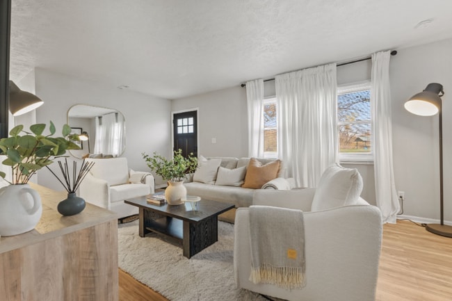 Building Photo - 1209 Fall Creek Pkwy E Dr