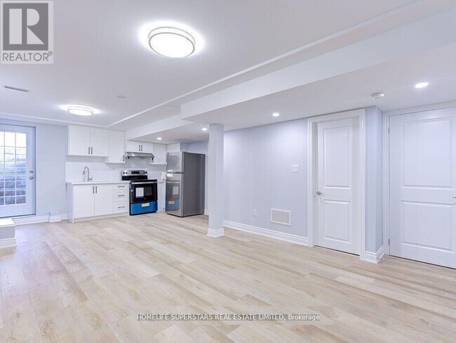 Photo du bâtiment - 6127 Silken Laumann Way
