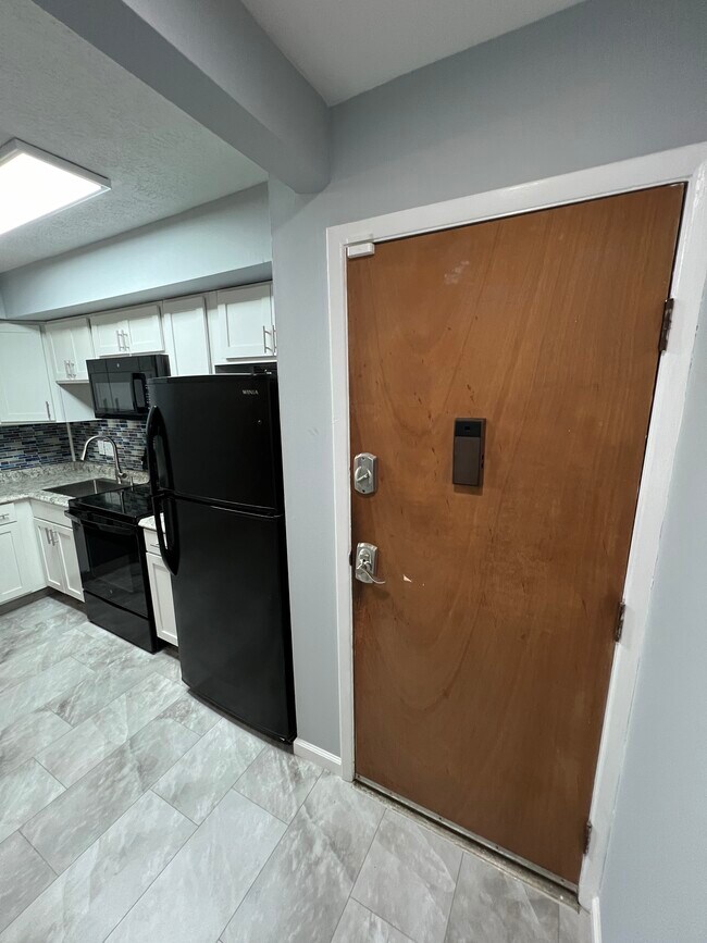 Foto del edificio - 4905 Chalet Dr