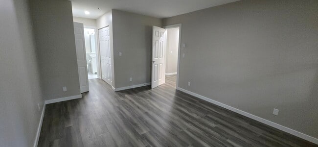 Building Photo - 2357 Whyte Av