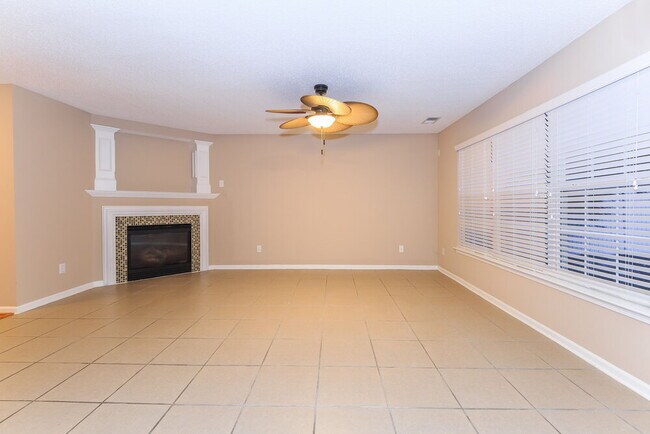 Building Photo - 15239 Pangborn Pl