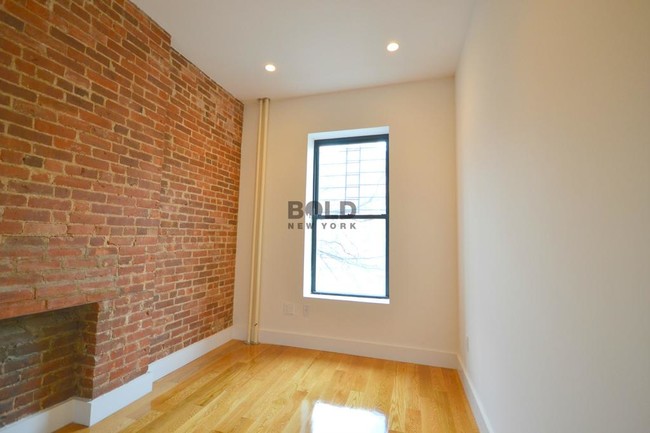 Building Photo - 150 W 84th St