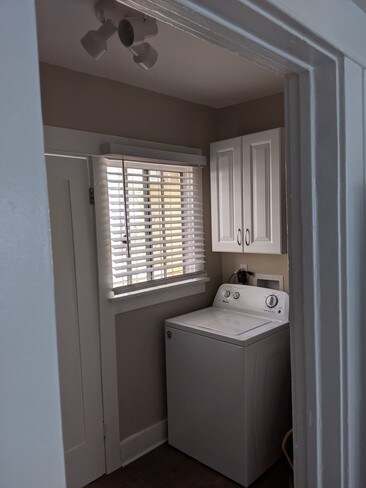 Laundry room - 603 Rosemont Ave