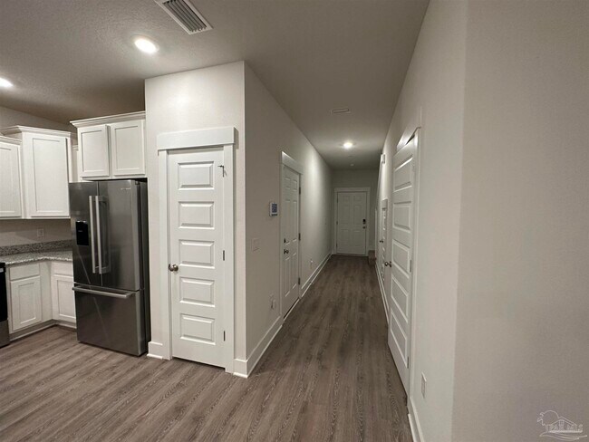 Building Photo - 1542 Iroquois Ct