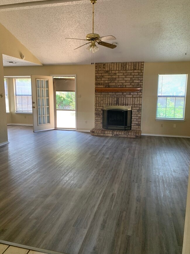 Building Photo - 307 Eichelberger Dr