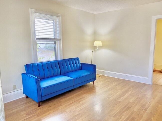 Building Photo - Adorable 4 Bed | 2 Bath in Longfellow