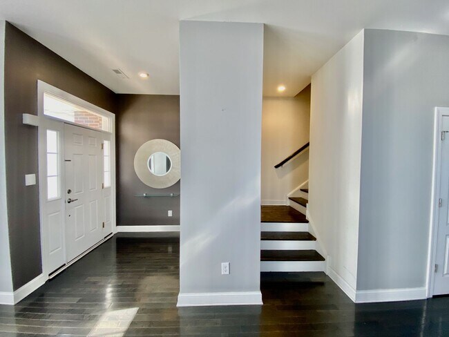 Building Photo - SIENA Place/PACKER PARK CORNER 4 Bedroom/2...