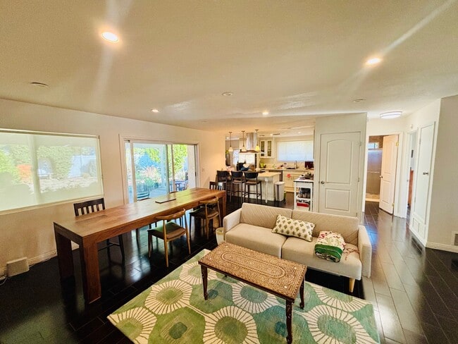 Foto del edificio - 23813 Calvert St