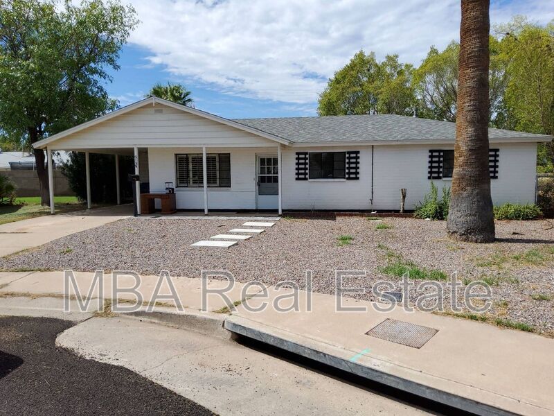 Foto principal - 915 W 17th Pl
