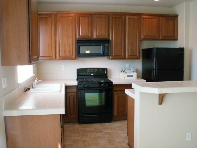 Foto del edificio - Gorgeous Single Family home in great condition with private patio at unbeatable Price!  - Coming ...