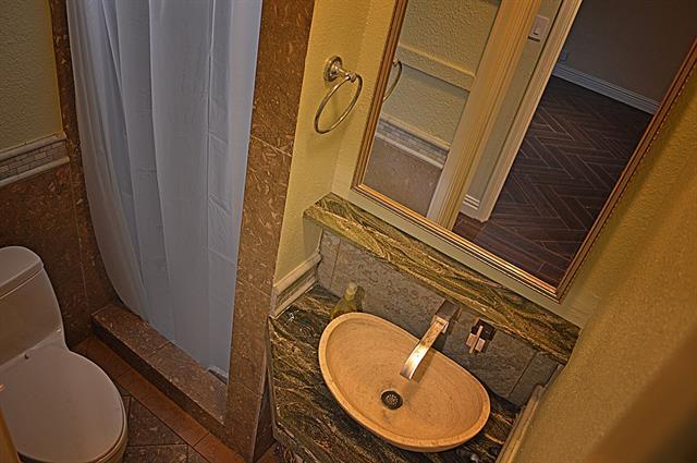Foto del edificio - 4802 W Mockingbird Ln