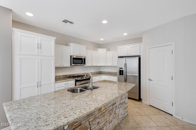 Foto del edificio - 28739 N 20th Ln