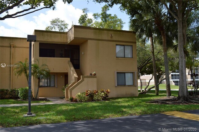 Foto del edificio - 151 Lakeview Dr