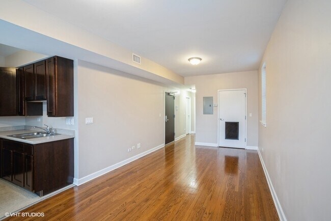 Foto del edificio - 1744 E 69th St