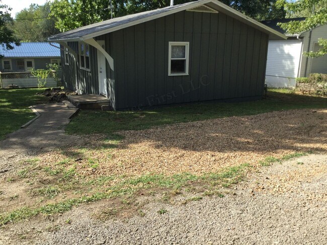 Foto del edificio - Two Bed House in Stockton, MO!  This house was gutted and rebuilt!  Everything is NEW!