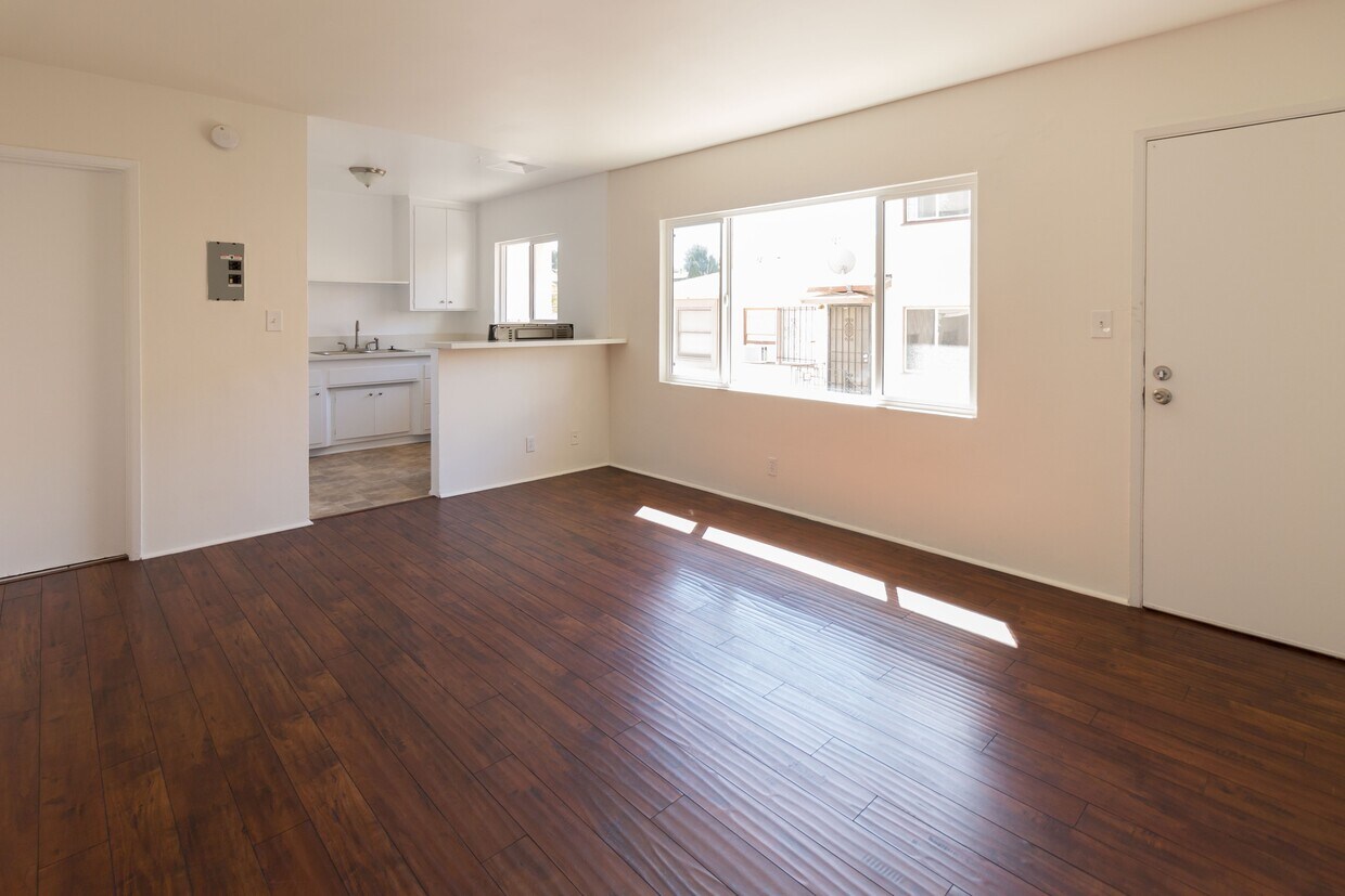Primary Photo - 739 N Vendome St