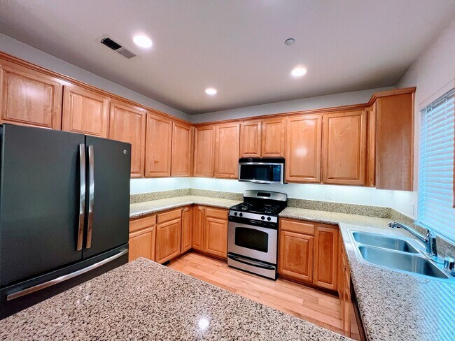Building Photo - Spacious 3 Bedroom / 2.5 Bathroom Santee H...