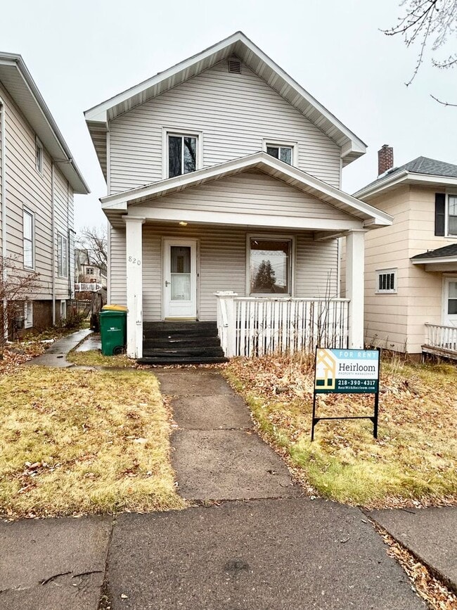 Building Photo - 820 N 9th Ave E