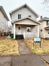 Building Photo - 820 N 9th Ave E